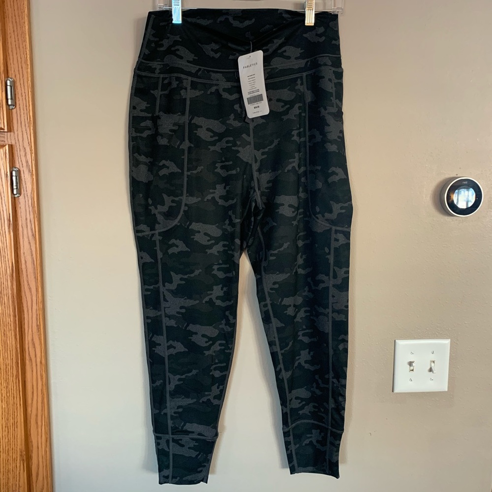 NWT Fabletics Maj Pocket Pants